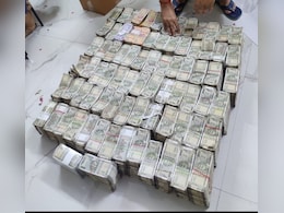 7 कोटी 80 लाख कुणाचे? रात्री उशीरापर्यंत रोकड मोजण्याचं काम, पोलिसांची मोठी कारवाई 7 कोटी 80 लाख कुणाचे? रात्री उशीरापर्यंत रोकड मोजण्याचं काम, पोलिसांची मोठी कारवाई