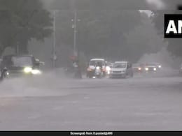 Cyclone Asna To Move West-Northwest, Away From Indian Coast In 24 Hours Cyclone Asna To Move West-Northwest, Away From Indian Coast In 24 Hours