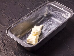 Here's Why (And How) You Should Grease The Cake Pan Correctly Here's Why (And How) You Should Grease The Cake Pan Correctly