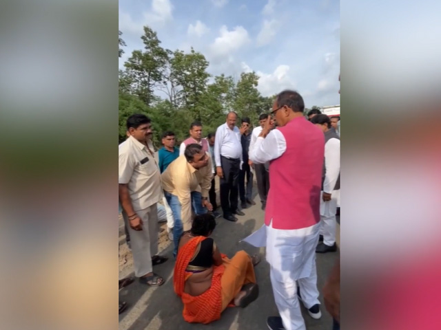 Union Minister Shivraj Chouhan Rescues Injured Woman