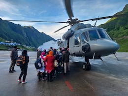 केदारनाथ घाटी में मौसम हुआ साफ, चिनूक और एमआई-17 से शुरू किया गया रेस्क्यू ऑपरेशन