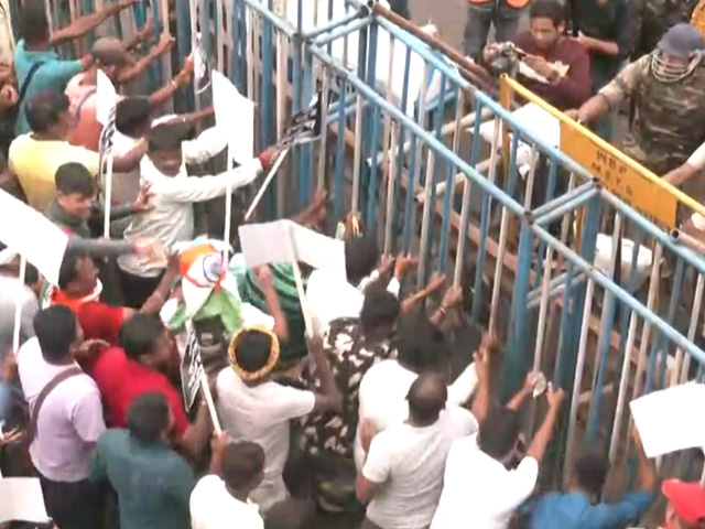 "Mamata Got Scared..." Protesters In Rage Over Police's Action In Kolkata