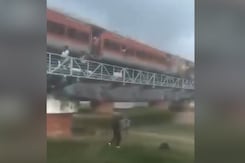 12 Injured After Jumping Out Of Moving Train In False Fire Alarm 12 Injured After Jumping Out Of Moving Train In False Fire Alarm