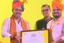 विदेश से MBA कर सरपंच बने दिव्यांश, ऐसे बदली गांव की तस्वीर विदेश से MBA कर सरपंच बने दिव्यांश, ऐसे बदली गांव की तस्वीर