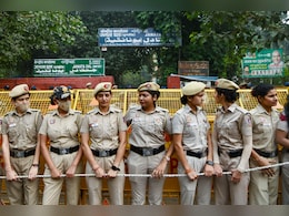 वो ना तो मां के आंचल में खेल पाई और न ही मां की ममता को समझ पाई वो ना तो मां के आंचल में खेल पाई और न ही मां की ममता को समझ पाई