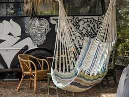 घर की सुंदरता में चार चांद लगाएंगे ये 60% तक के डिस्काउंट पर मिल रहे झूले और आउटडोर टेबल्स