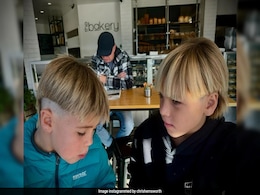 Chris Hemsworth Styles His Sons' Hair: "Hairdressing Has Always Been My True Passion" Chris Hemsworth Styles His Sons' Hair: "Hairdressing Has Always Been My True Passion"
