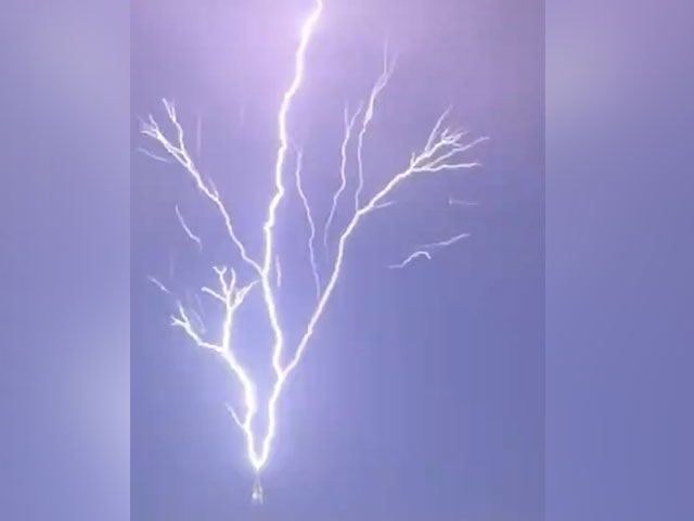 Lightning Strikes Mecca Clock Tower In Saudi Arabia