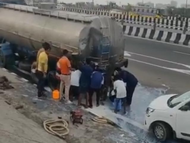 Video: People Raid Milk From Tanker That Collided With Truck On UP Highway