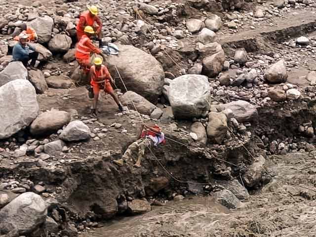 Himachal Pradesh Cloudburst: बादल फटने से पूरा गांव हुआ तबाह,  48 घंटे बाद भी 36 लोग लापता
