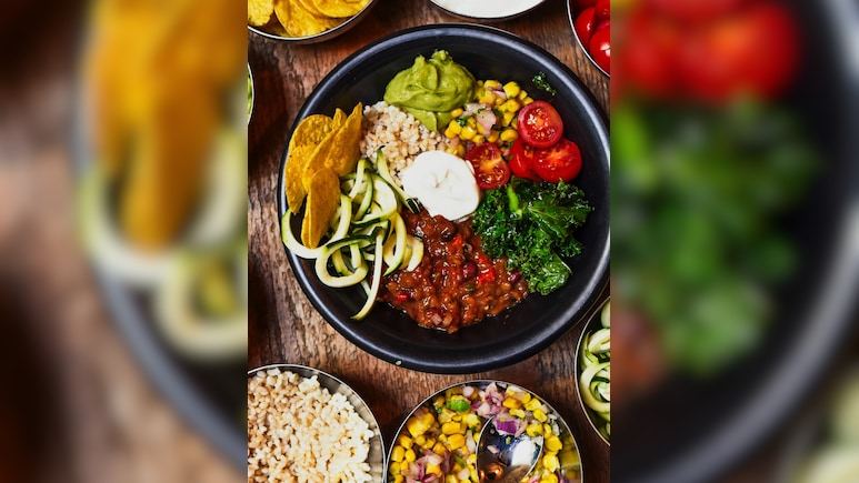 Year Ender 2025: प्लांट-बेस्ड डाइट से लेकर लो कार्ब तक, इस साल वजन घटाने के लिए छाई रही ये Diets