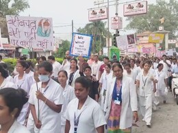 सरकार के खिलाफ डाक्टर्स ने छेड़ा आंदोलन, 15 सूत्रीय मांगों को लेकर दी स्ट्राइक की चेतावनी सरकार के खिलाफ डाक्टर्स ने छेड़ा आंदोलन, 15 सूत्रीय मांगों को लेकर दी स्ट्राइक की चेतावनी