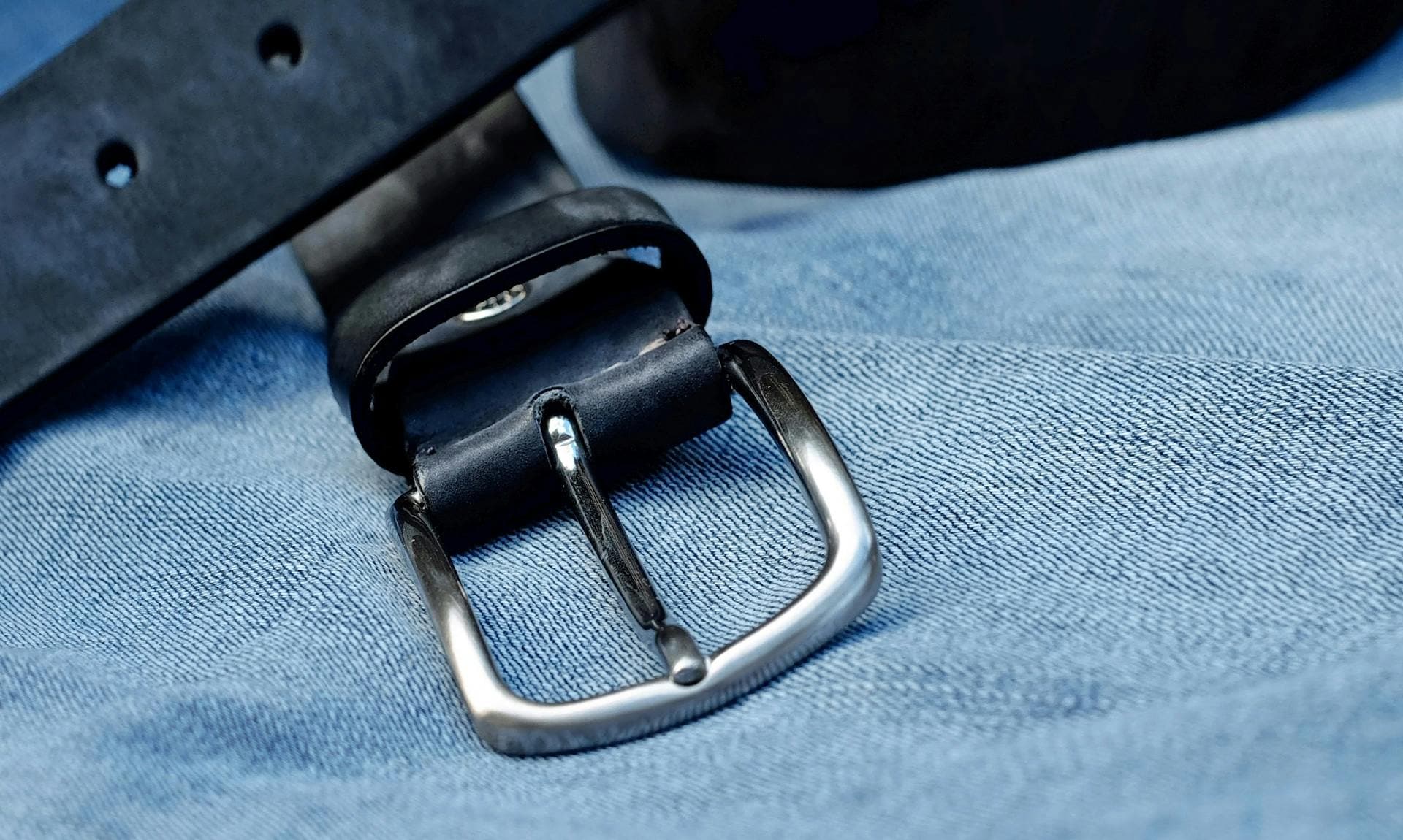 Belts Beyond Fashion: How to Use Belts For Practical Purposes