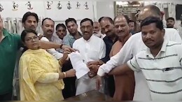 Facebook पर विवादित पोस्ट करके घिर गईं तहसीलदार अमिता सिंह, कांग्रेस ने ज्ञापन देकर की ये... मांग