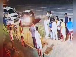बिहार: गोपालगंज के थावे में आरजेडी नेता ने  टोल प्लाजा संवेदक के साथ मारपीट की बिहार: गोपालगंज के थावे में आरजेडी नेता ने  टोल प्लाजा संवेदक के साथ मारपीट की
