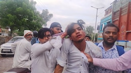 Bharatpur News: बैंक कैशियर से कर रहे थे लूटपाट, लोगों ने खदेड़कर पकड़ा फिर पैरों पकड़ मंगवाई माफी