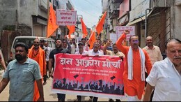 नाशिकमध्ये दगडफेक, पोलिसांचा लाठीचार्ज; संभाजीनगर, अहमदनगर, शिर्डी आणि जळगावातही तणाव