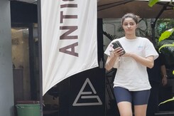 Of Selfies And Smiles  - All About Ananya Panday's Day Out Of Selfies And Smiles  - All About Ananya Panday's Day Out