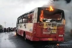 Two Burnt Alive In Bus-Car Collision In Nashik Two Burnt Alive In Bus-Car Collision In Nashik