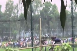 Bangladesh Violence: Cooch Behar में बॉर्डर के पास जुटे करीब एक हजार हिंदू, अलर्ट मोड में BSF Bangladesh Violence: Cooch Behar में बॉर्डर के पास जुटे करीब एक हजार हिंदू, अलर्ट मोड में BSF