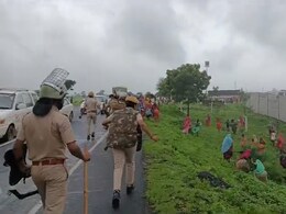 बांसवाड़ा परमाणु पावर प्लांट जमीन विस्थापन पर आमने-सामने आदिवासी और पुलिस, ग्रामीणों ने की सड़क जाम