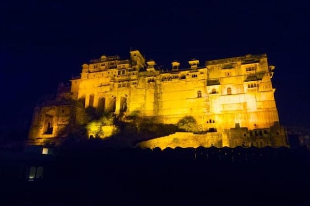 रात में गोल्डन रोशनी में बूंदी गढ़ रात में गोल्डन रोशनी में बूंदी गढ़
