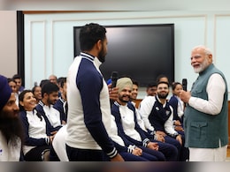 PM Modi Meet Indian Olympics Athletes: 'सरपंच साहब बताइए...', 10 लोगों के भरोसे कैसे ब्रिटेन के खिलाफ लड़े? कप्तान हरमनप्रीत ने बताई पूरी कहानी PM Modi Meet Indian Olympics Athletes: 'सरपंच साहब बताइए...', 10 लोगों के भरोसे कैसे ब्रिटेन के खिलाफ लड़े? कप्तान हरमनप्रीत ने बताई पूरी कहानी