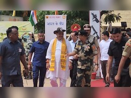 तनोट मंदिर पहुंचे CM भजनलाल शर्मा, सीमा पर BSF जवानों ने दिया गार्ड ऑफ ऑनर तनोट मंदिर पहुंचे CM भजनलाल शर्मा, सीमा पर BSF जवानों ने दिया गार्ड ऑफ ऑनर