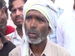 फर्रुखाबाद मामला: लड़की के पिता ने पुलिस जांच को बताया फर्जी, कहा शव पर मिले हैं ये निशान फर्रुखाबाद मामला: लड़की के पिता ने पुलिस जांच को बताया फर्जी, कहा शव पर मिले हैं ये निशान