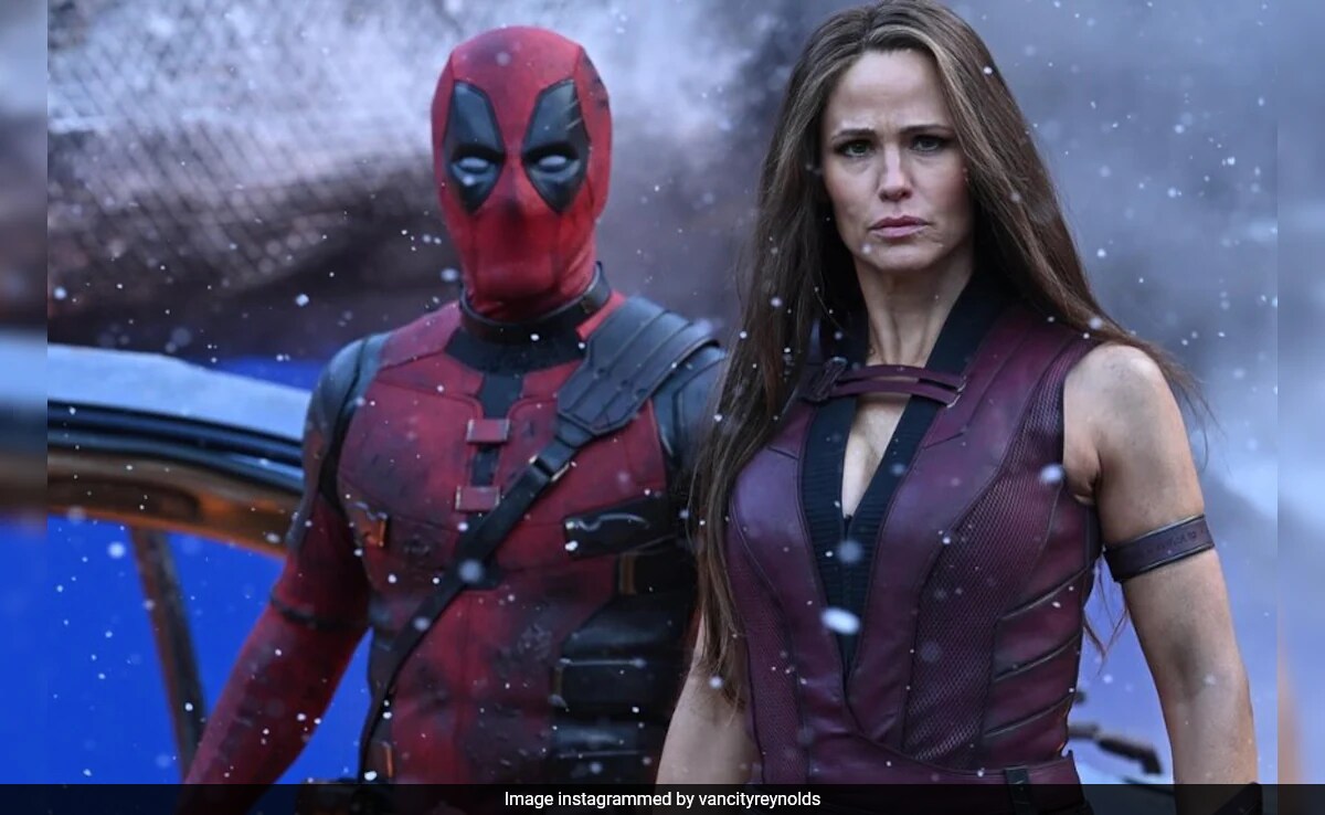 Ryan Reynolds' Post For Jennifer Garner: "She Has A Blackbelt In Nice"