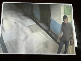 ईयरफोन देंगे 'गवाही'... अस्पताल में एंट्री करते हुए CCTV में दिखा कोलकाता रेप-मर्डर केस का आरोपी ईयरफोन देंगे 'गवाही'... अस्पताल में एंट्री करते हुए CCTV में दिखा कोलकाता रेप-मर्डर केस का आरोपी