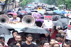 Doctors In Kolkata Protest Against Doctor Rape-Murder Case Amid Rain Doctors In Kolkata Protest Against Doctor Rape-Murder Case Amid Rain