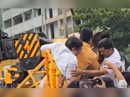 शिवस्वराज्य यात्रेदरम्यान मोठी दुर्घटना टळली, जयंत पाटील, कोल्हे थोडक्यात बचावले; Video मध्ये पाहा नेमकं काय घडलं शिवस्वराज्य यात्रेदरम्यान मोठी दुर्घटना टळली, जयंत पाटील, कोल्हे थोडक्यात बचावले; Video मध्ये पाहा नेमकं काय घडलं