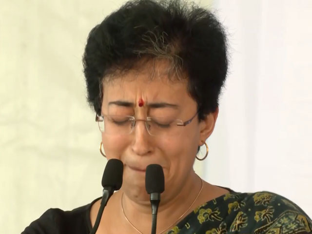 On Camera, AAP's Atishi Breaks Down Mid-Speech After Manish Sisodia's Bail
