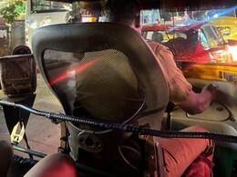 लंबे समय तक बैठने में मिले आराम, तो ऑटोरिक्शा में ड्राइवर ने लगा ली ऑफिस वाली कुर्सी, वायरल तस्वीर पर कमेंट्स की बाढ़ लंबे समय तक बैठने में मिले आराम, तो ऑटोरिक्शा में ड्राइवर ने लगा ली ऑफिस वाली कुर्सी, वायरल तस्वीर पर कमेंट्स की बाढ़