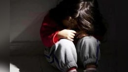 Pune Crime News: खाऊचं आमिष दाखवलं, शाळेत निघालेल्या चिमुकली बरोबर भयंकर घडलं