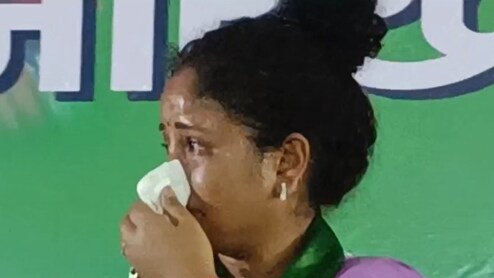 कल्‍पना सोरेन के मंच पर छलके आंसू, केंद्र और BJP पर बरसीं, कहा - हेमंत सोरेन को साजिश रचकर जेल भेजा