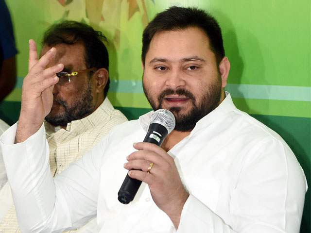 लालू परिवार में खुशी, तेजस्‍वी यादव दूसरी बार बने पिता, बेटे के साथ पोस्‍ट की तस्‍वीर