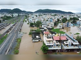 आंध्र और तेलंगाना में भारी बारिश से 27 लोगों की मौत, 100 से अधिक ट्रेनें रद्द; कई इलाके पानी-पानी आंध्र और तेलंगाना में भारी बारिश से 27 लोगों की मौत, 100 से अधिक ट्रेनें रद्द; कई इलाके पानी-पानी