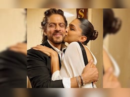 Shah Rukh Khan Visits Hospital To Meet New Mom Deepika Padukone And Her Baby Girl Shah Rukh Khan Visits Hospital To Meet New Mom Deepika Padukone And Her Baby Girl