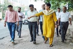 "Pothole-Free Delhi By Diwali": Chief Minister Atishi Inspect Roads "Pothole-Free Delhi By Diwali": Chief Minister Atishi Inspect Roads