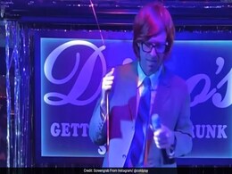 Coldplay's Chris Martin Performs New Song At Vegas Bar In Disguise Coldplay's Chris Martin Performs New Song At Vegas Bar In Disguise