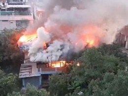 मणिपुर के जिरीबाम में फिर हिंसा, गोलीबारी में 3 लोगों की मौत मणिपुर के जिरीबाम में फिर हिंसा, गोलीबारी में 3 लोगों की मौत