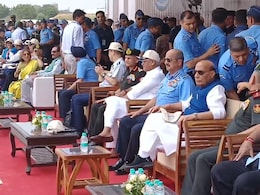 रेगिस्तान में सबसे बड़ा युद्धाभ्यास, करतब दिखा रहे लड़ाकू विमान, रक्षा मंत्री राजनाथ सिंह भी जोधपुर में मौजूद रेगिस्तान में सबसे बड़ा युद्धाभ्यास, करतब दिखा रहे लड़ाकू विमान, रक्षा मंत्री राजनाथ सिंह भी जोधपुर में मौजूद