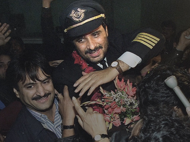 IC 814: The Kandahar Hijack | Who is Captain Devi Sharan?