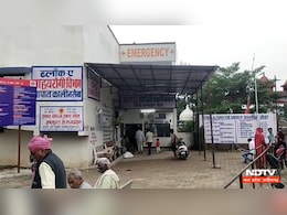 Indian Railway: जब इस रेलवे स्टेशन पर नहीं रुकी ट्रेन तो यात्री ने लगा दी छलांग, अब हालत नाजुक Indian Railway: जब इस रेलवे स्टेशन पर नहीं रुकी ट्रेन तो यात्री ने लगा दी छलांग, अब हालत नाजुक