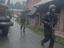 जम्मू-कश्मीर के कुलगाम में आतंकियों से मुठभेड़, सेना के दो जवान घायल जम्मू-कश्मीर के कुलगाम में आतंकियों से मुठभेड़, सेना के दो जवान घायल