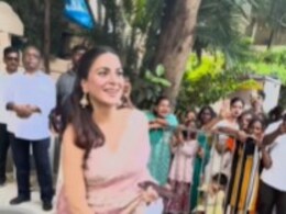 एकता कपूर के गणपति सेलिब्रेशन में पहुंचीं कुंडली भाग्य एक्ट्रेस श्रद्धा आर्या, पल्लू से छिपाया बेबी बंप लेकिन फैंस ने VIDEO में कर ही लिया स्पॉट एकता कपूर के गणपति सेलिब्रेशन में पहुंचीं कुंडली भाग्य एक्ट्रेस श्रद्धा आर्या, पल्लू से छिपाया बेबी बंप लेकिन फैंस ने VIDEO में कर ही लिया स्पॉट