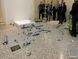 Man Smashes Chinese Artist's Porcelain Sculpture In Pieces At Italy Art Show Man Smashes Chinese Artist's Porcelain Sculpture In Pieces At Italy Art Show