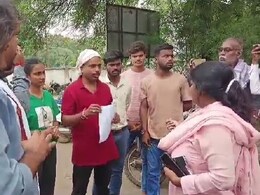 Rajnandgaon: स्कूल में नहीं है एक भी शिक्षक... बच्चों ने की शिकायत, तो ऐसे हुआ बवाल